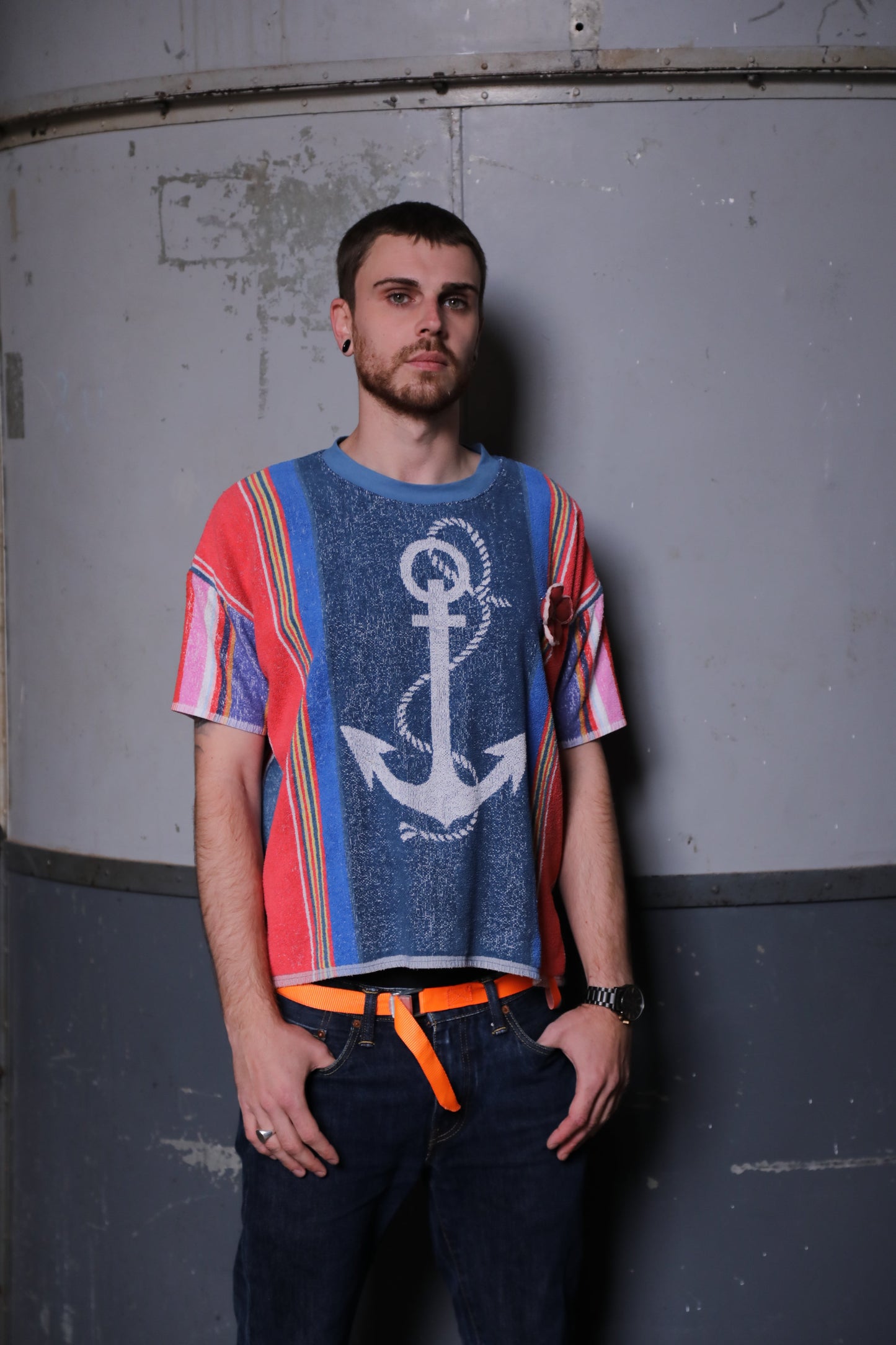 Froshirts are individual T-Shirts made of textile waste. For each peace we collect the most beautiful parts of towels and created a unique. Please read carefully about our pricing system here before buying.
