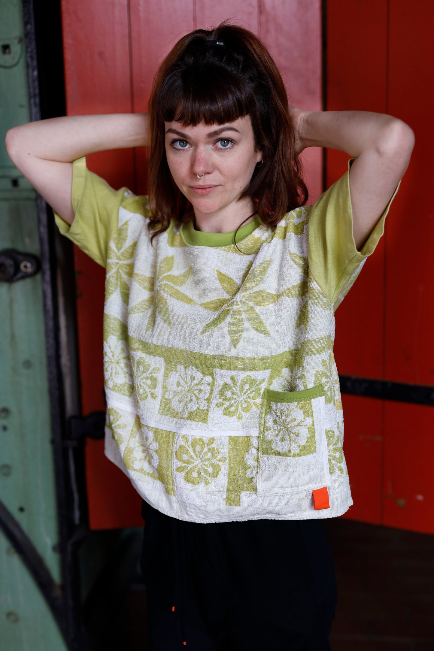 Camiseta única unisex Upcycling Flower Bolsillo, talla M