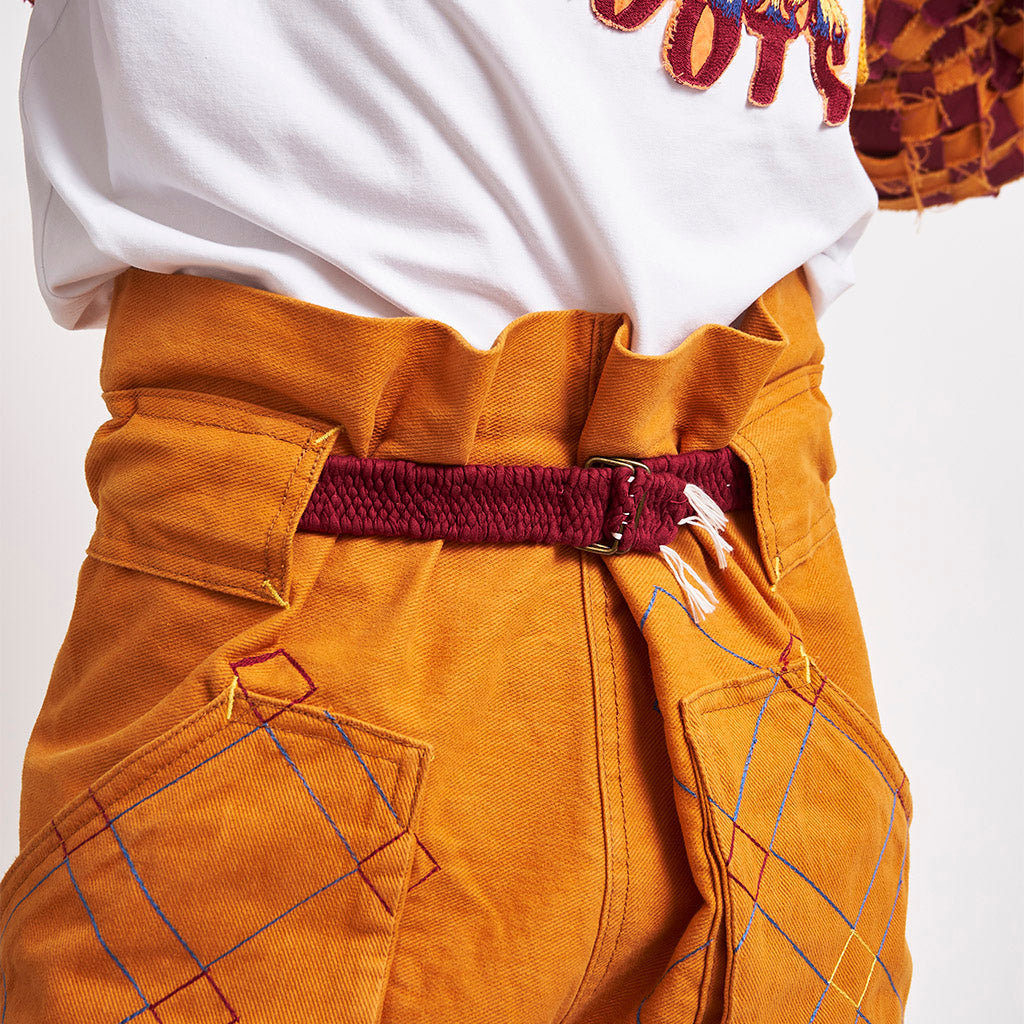 Handgefertigter, gewebter roter Gürtel