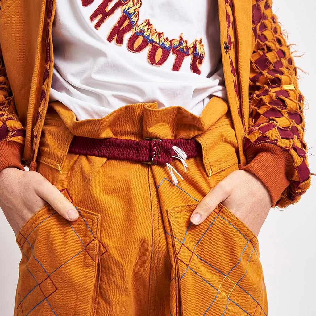 Handgefertigter, gewebter roter Gürtel