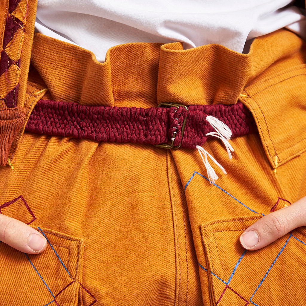 Handgefertigter, gewebter roter Gürtel