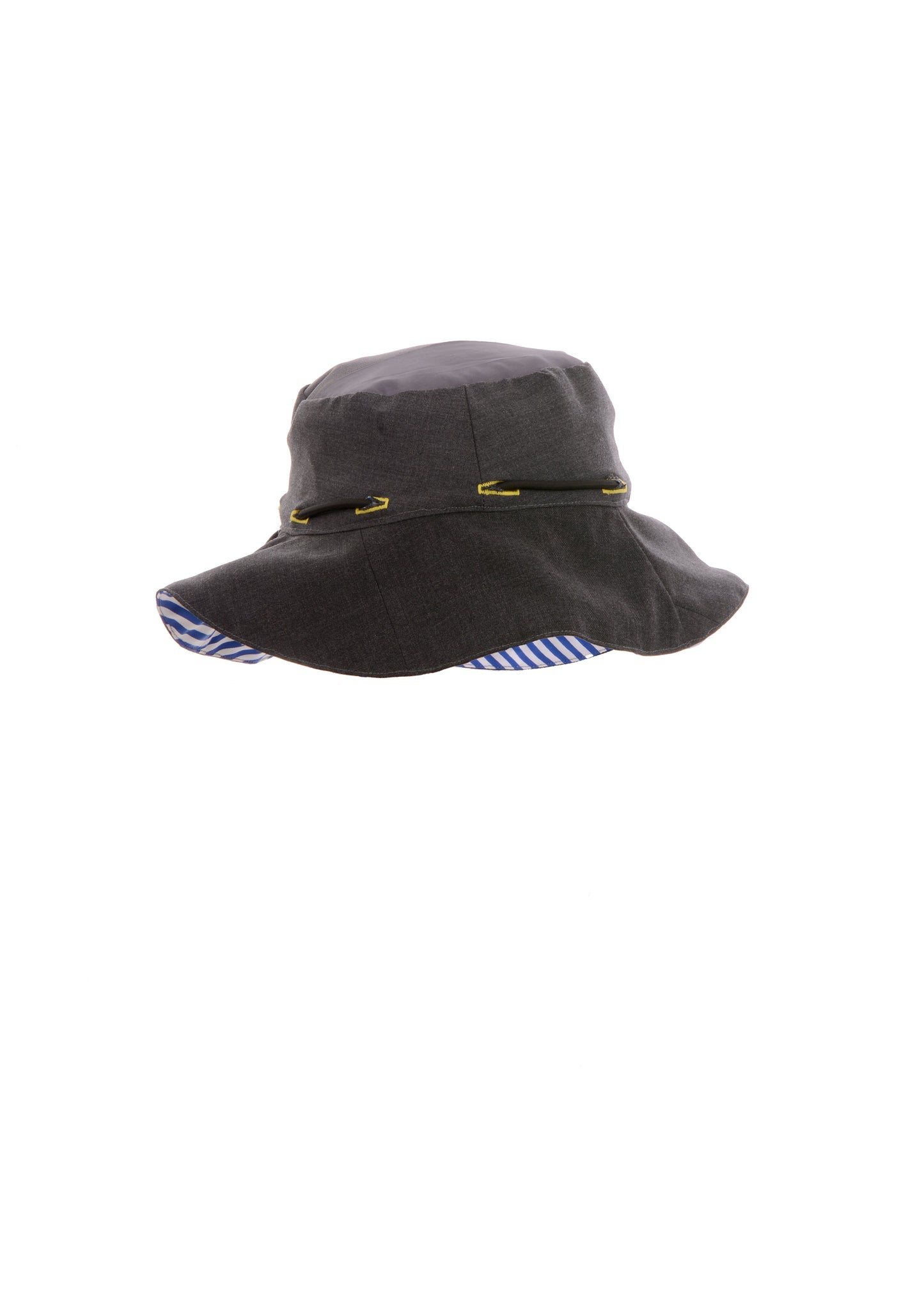 Sombrero de cubo ovni